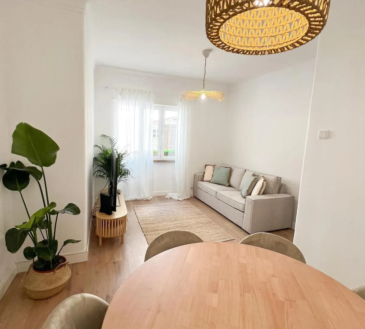 Lovely Apartment In The City Central With Terrace 리스본