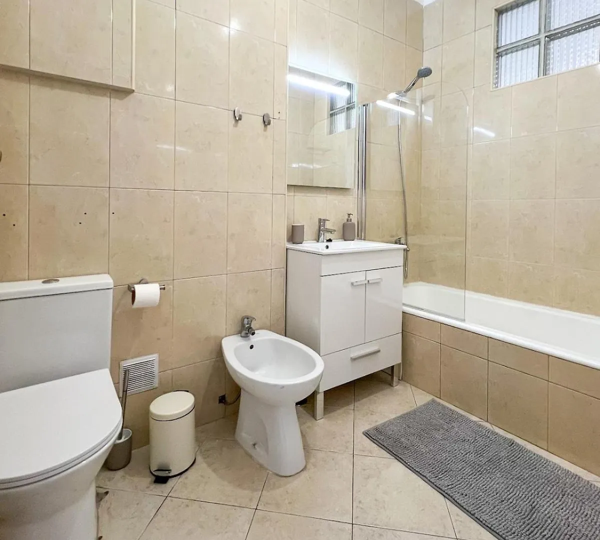 Lovely Apartment In The City Central With Terrace Lisbona